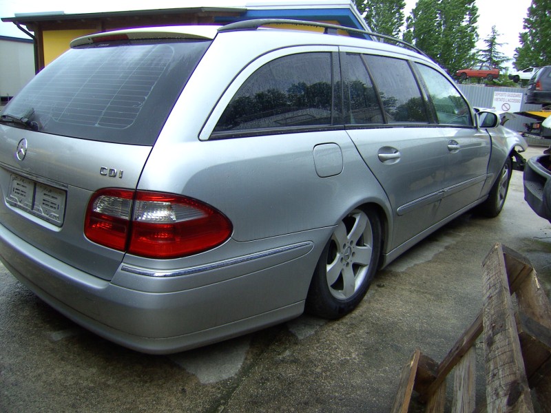 Mercedes station wagon anno 2001 #7